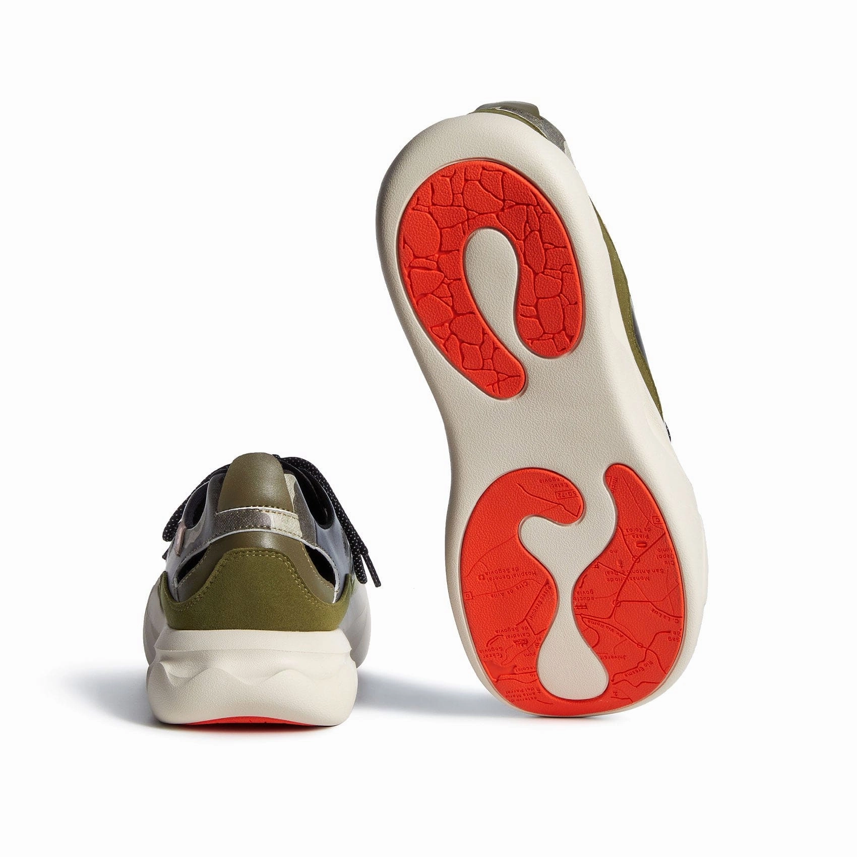 Comfortable Travel Man in the Wild Segovia IV Men