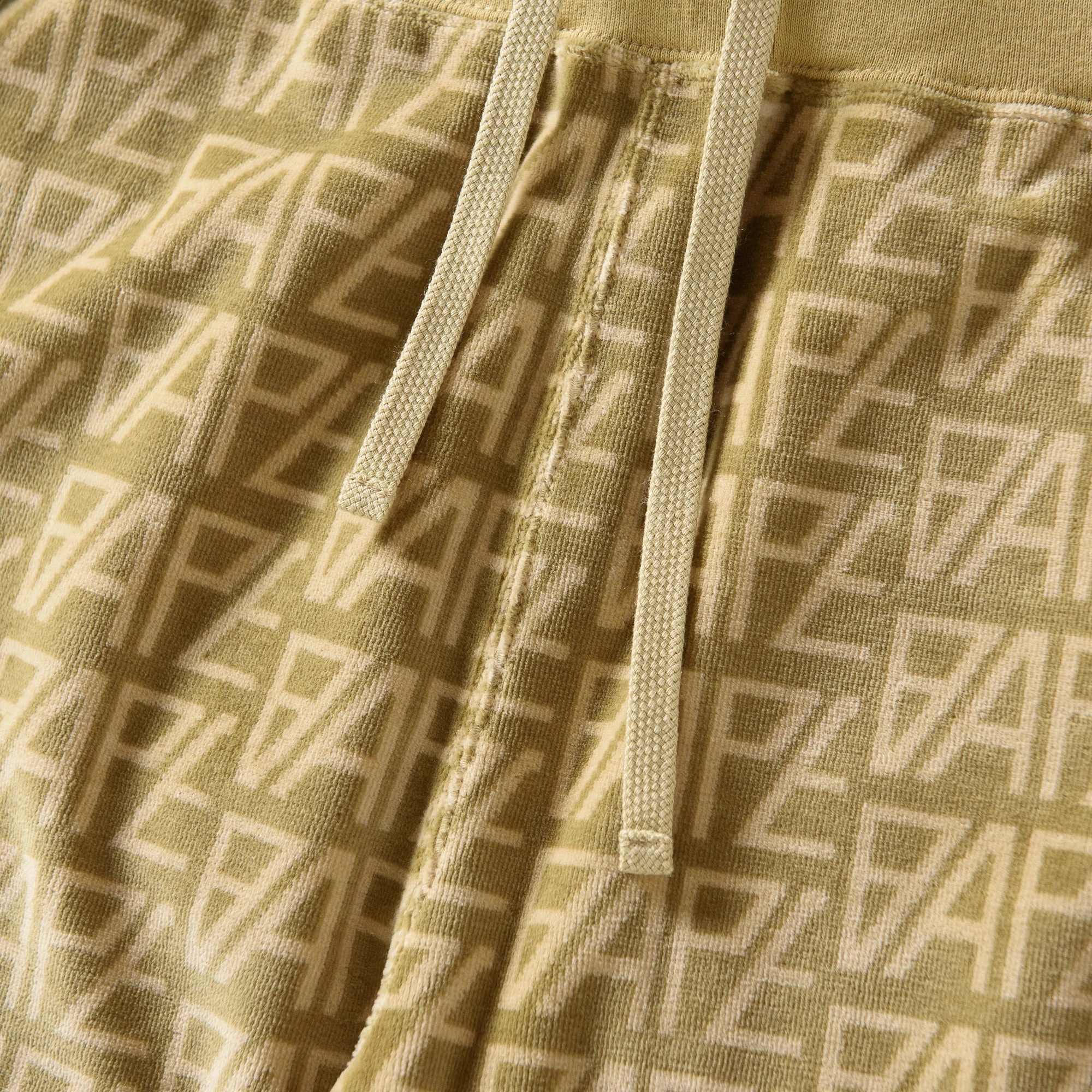 Antistatic DurableBlend A Bathing Ape Logo Monogram Velour Shorts - Beige