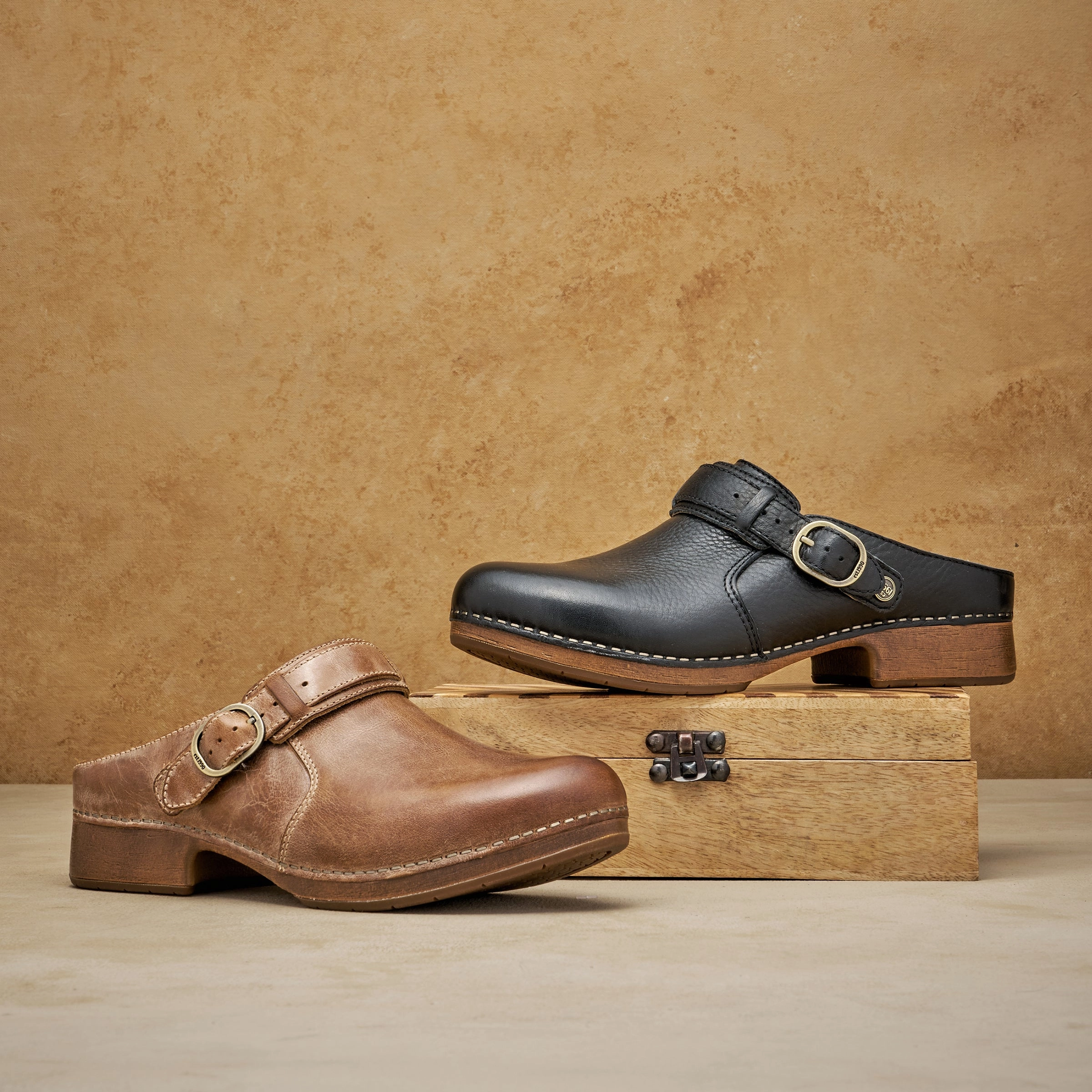 Millie Black Waxy Milled Cushioned Collar Padding