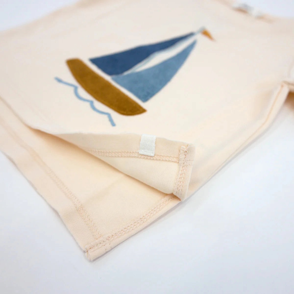 EcoFriendly Material Easy Outfit Raw Edge Short Sleeve Cotton Slub Tee - Denim Sailboat Applique - Cashew