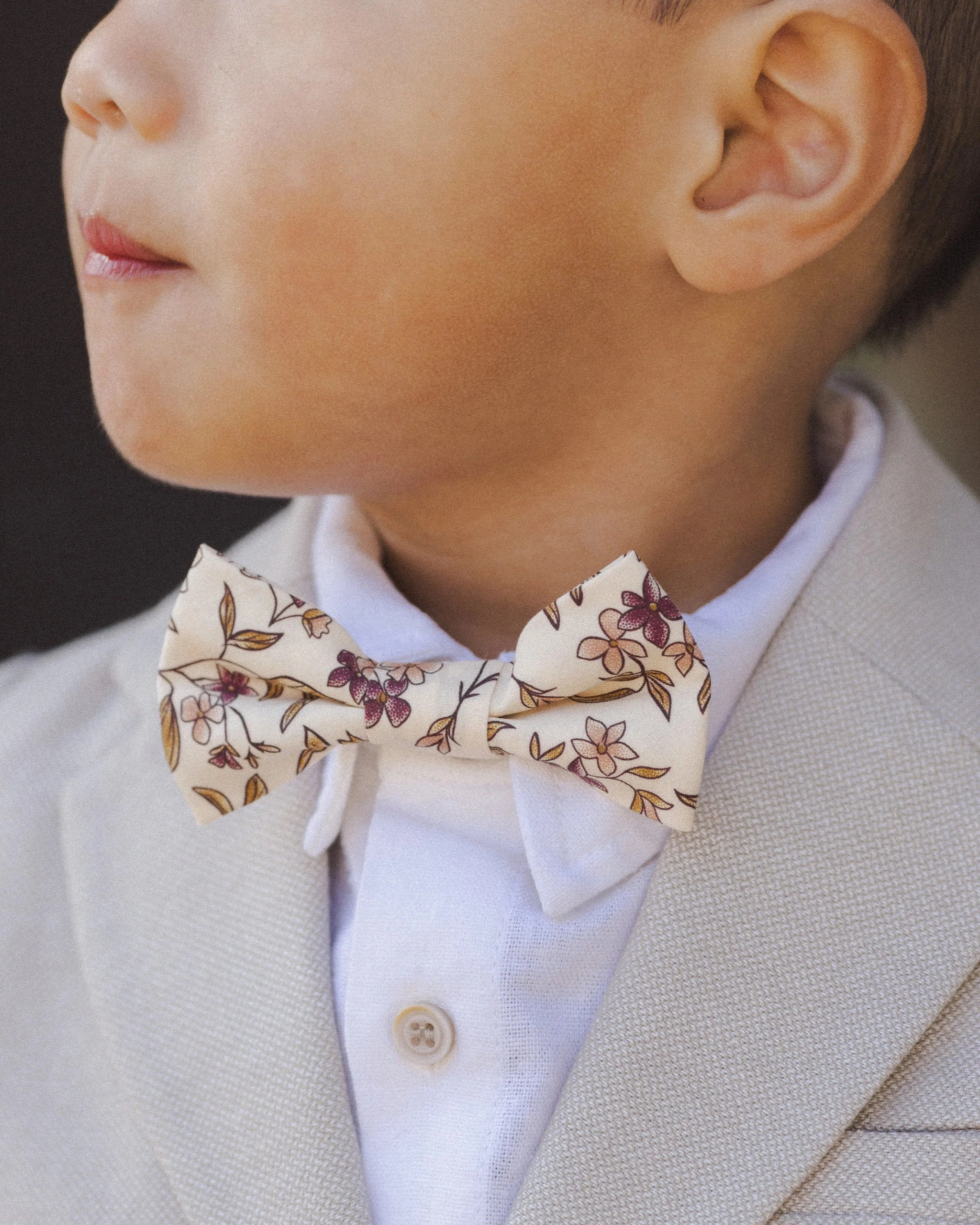 Bow Tie Fig Floral Mesh Glow Functional Design