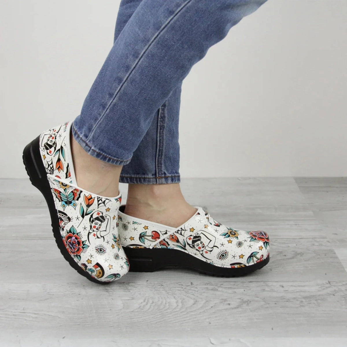 Sanita Rockabilly Unisex Clog In White Low Profile Midsole