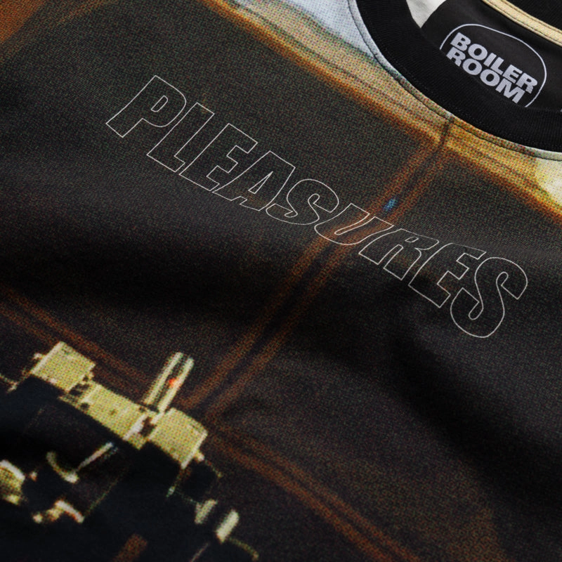 Pleasures Venue Heavyweight Tee - Multi FlexibleMaterial Noble Grace