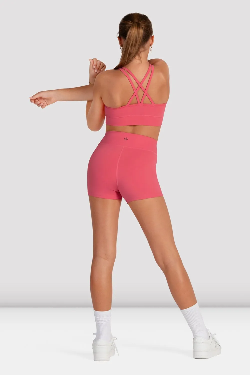 Girls Striker High Waist Short nutrition Tapered Silhouette