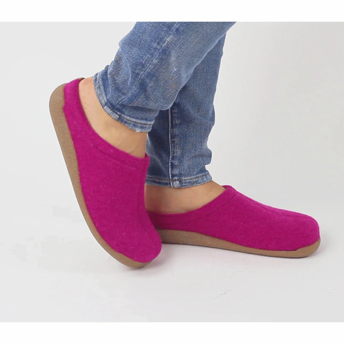 Sanita Lodge Slide Slipper Unisex In Fuchsia Easy Foot Fit